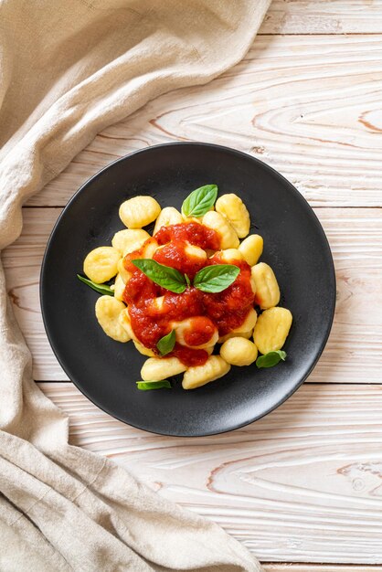 Gnocchi in Tomatensauce mit Käse