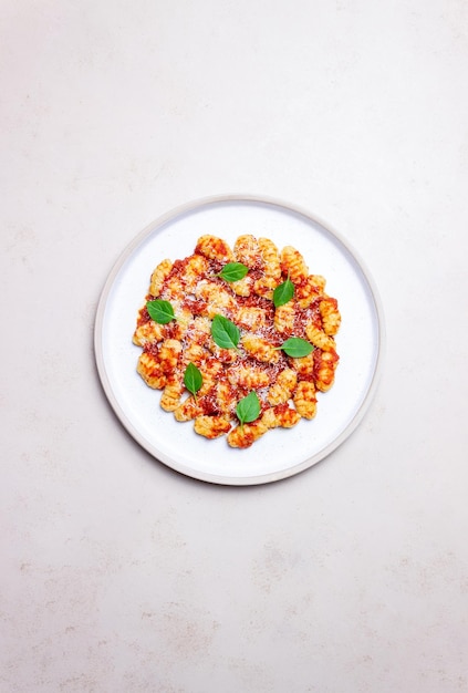 Gnocchi mit Tomatensauce Basilikum und Parmesan-Käse Gesunde Ernährung Vegetarische Ernährung Diät