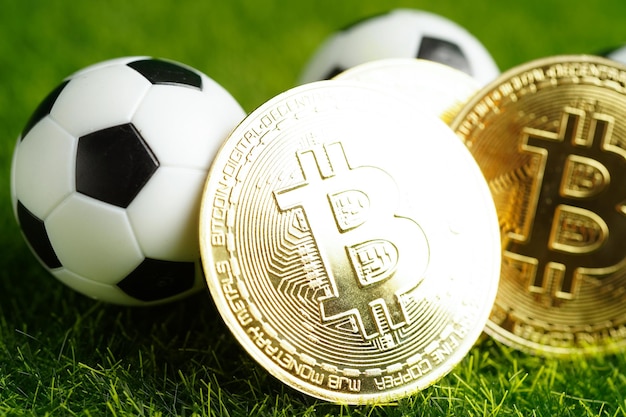 Gold-Bitcoin mit Fußball oder Fußball-Kryptowährung, die bei Online-Sportwetten verwendet wird