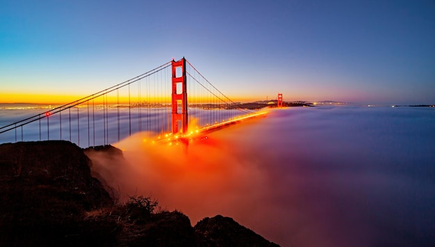 Foto golden gate bridge mit geringem nebel am morgen