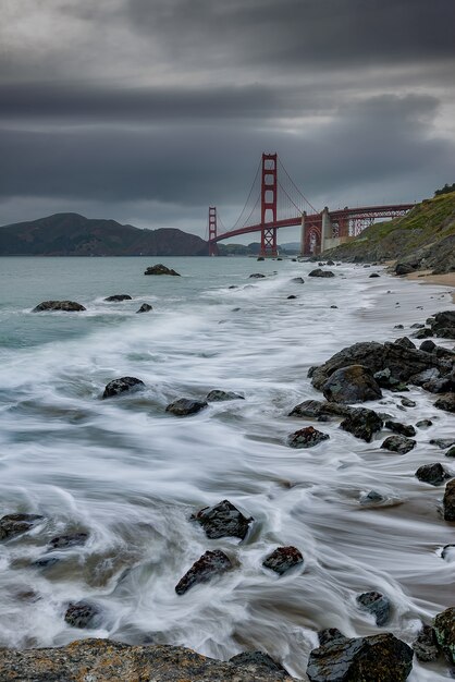 Golden gate bridge nach sonnenuntergang