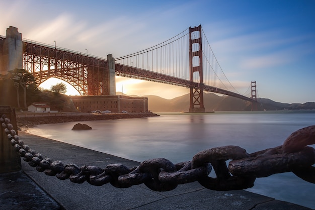 Golden Gate Bridge no belo momento