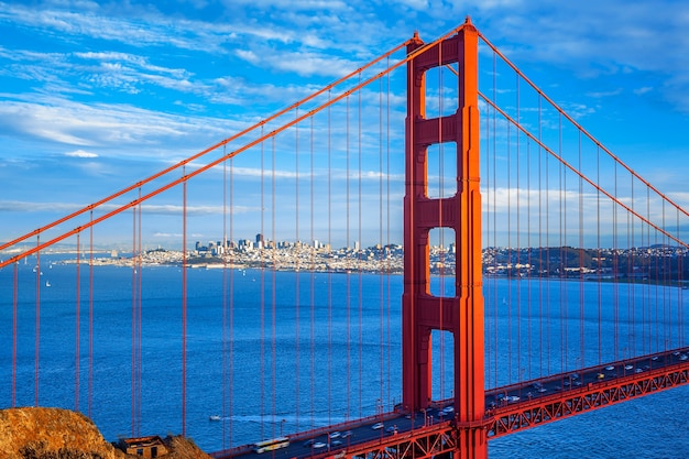 Golden Gate Bridge und Innenstadt von San Francisco, USA