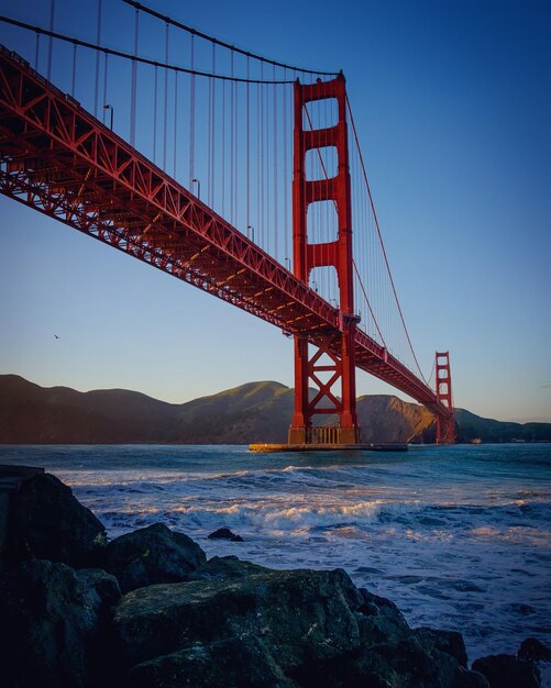 Golden Gate-Brücke über den Fluss