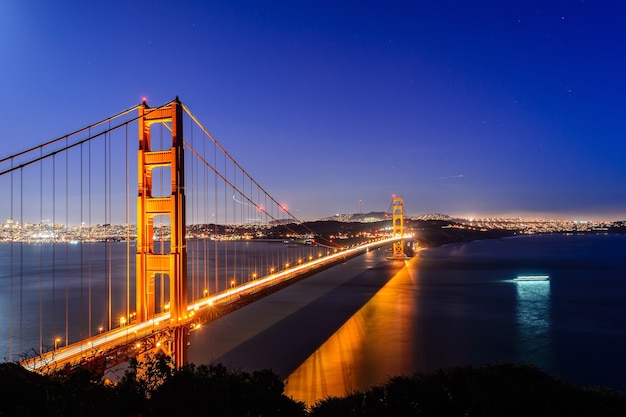 Golden Gate en la noche, San Francisco.