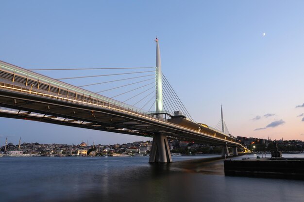 Golden Horn U-Bahnbrücke in Istanbul Türkei