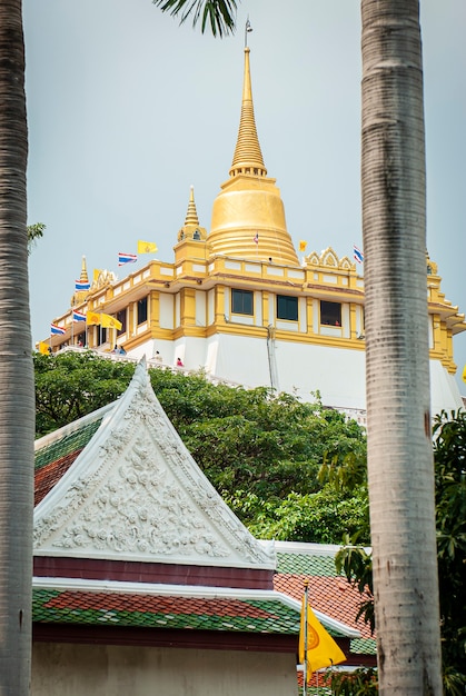 Golden Mount e Wat Saket localizados na Avenida Ratchadamnoen, Bangkok.