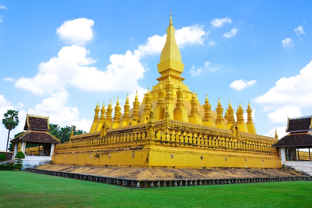 Foto golden wat thap luang