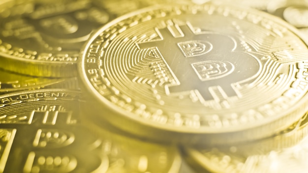 Foto goldene bitcoins mit makro-ansicht