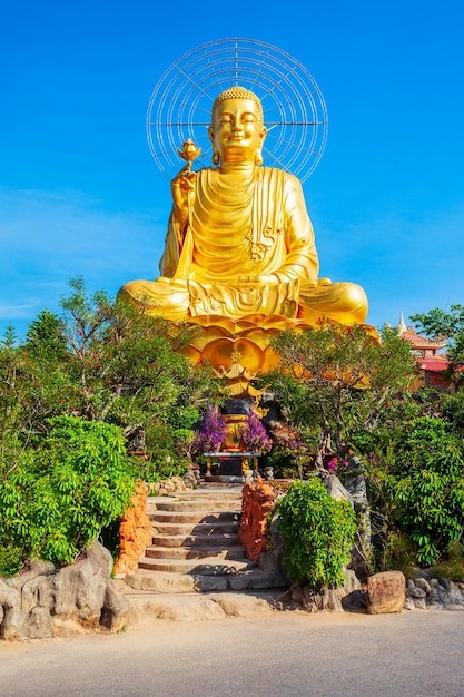 Goldene Buddha-Statue in Dalat