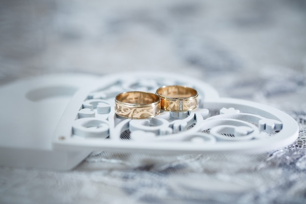Goldene Eheringe für Brautpaare