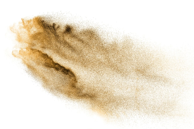 Goldene Sandexplosion lokalisiert auf weißem Hintergrund. Abstrakte Sandwolke.