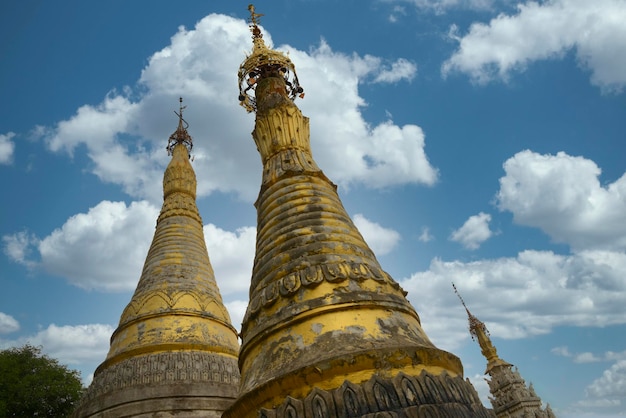 Goldene Stupas in Pindaya, Myanmar