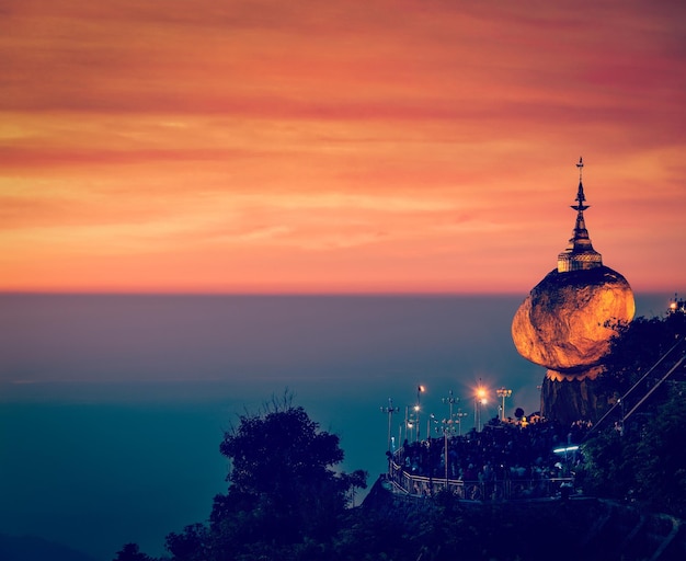 Goldener Felsen - Kyaiktiyo-Pagode, Myanmar