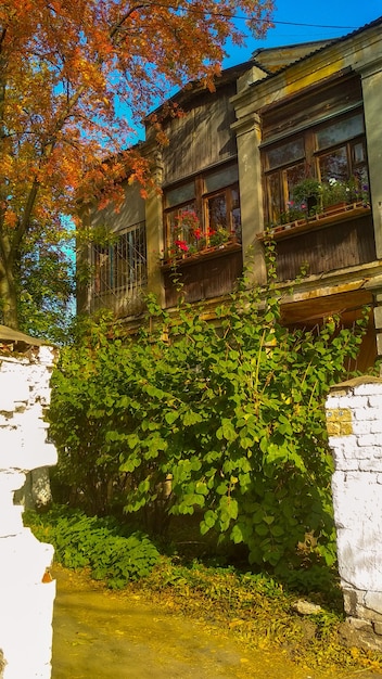 Goldener Herbst auf den Straßen von Nischni Nowgorod