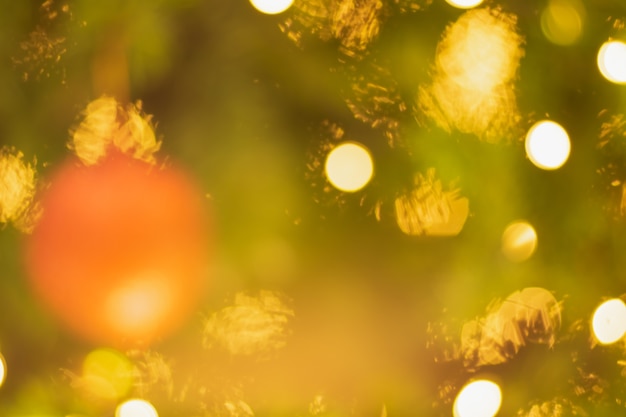 Foto goldener und mehrfarbiger bokeh-kreishintergrund für weihnachten und ein frohes neues jahr mit platz zum anzeigen von nachrichten