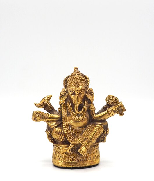 Goldmetallisch glänzender Ganesha-Herr des Erfolgs und weißer Hintergrund.