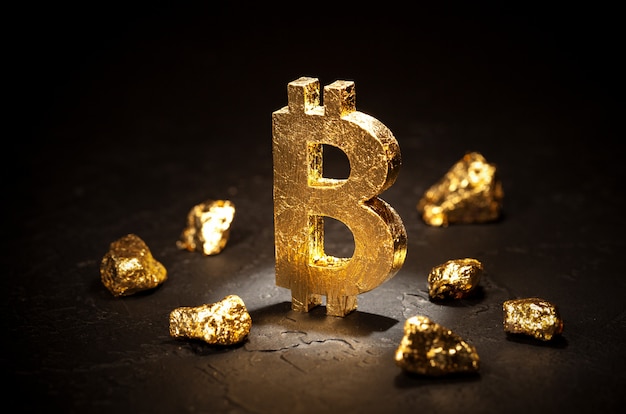 Goldzeichen Bitcoin und Goldnuggets