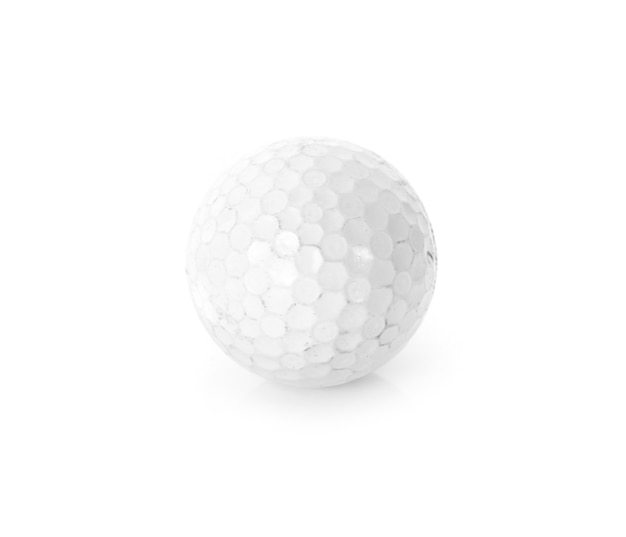 Golfball lokalisiert auf weißem Hintergrund.