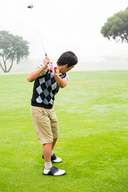 Golfista, jugando, afuera