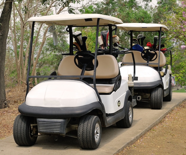 Golfwagen oder Clubauto am Golfplatz