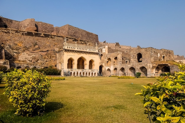 Golkonda é uma cidadela e forte no sul da Índia situada a 11 km a oeste de Hyderabad