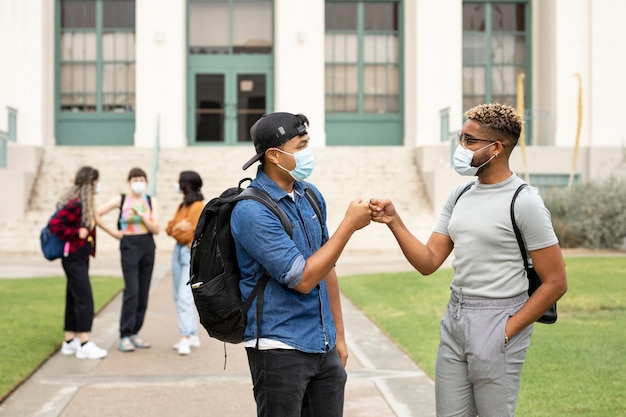 Golpe de punho no campus no novo normal