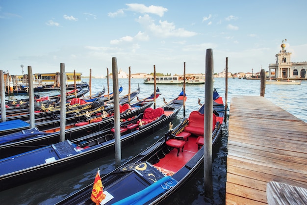 Gondeln am Canal Grande in Venedig, San Giorgio Maggiore Kirche. San Marco.