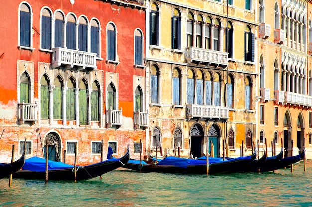 Gondeln am Canal Grande, Venedig, Italien