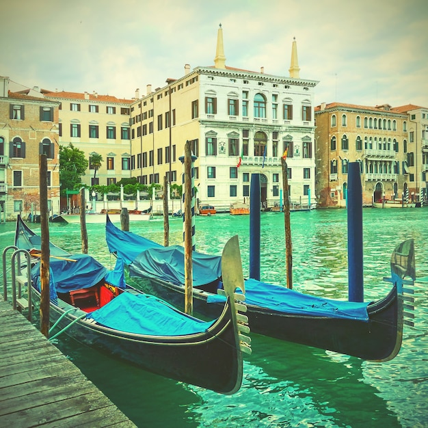 Gondeln auf dem Canal Grande in Venedig, Italien. Vintage-Stil