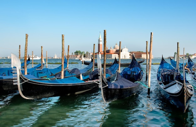 Gôndolas no Grande Canal de Veneza, Itália