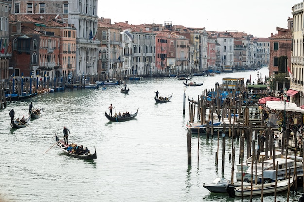 Gôndolas no Grande Canal de Veneza