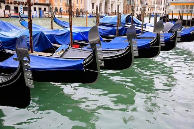 Foto góndolas en venecia, italia