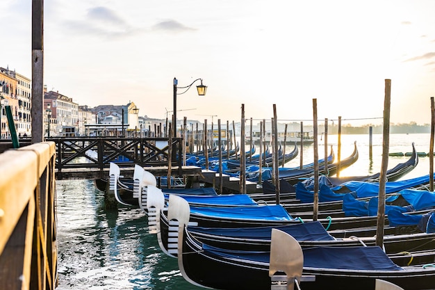 Foto las góndolas en venecia