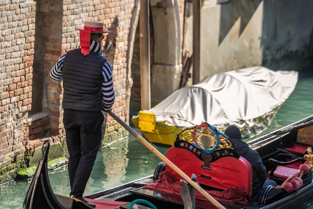 Gondolero en Venecia