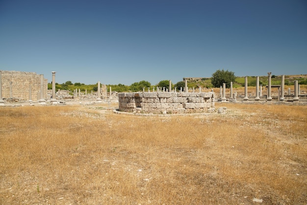 Ágora da cidade antiga de Perge em Antalya Turkiye