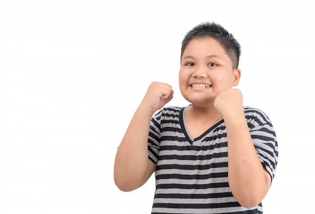 El gordo obeso sonríe y se siente alegre o satisfecho con la cara aislada