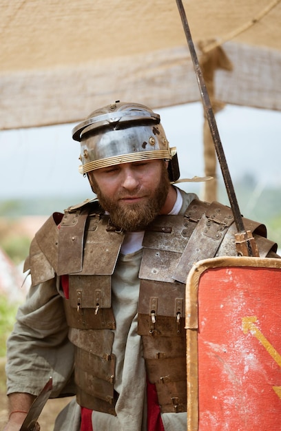 Foto goren, israel - 7 de abril de 2018: caballeros en el festival medieval en israel