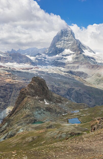 Gornergrat Suiza Matterhorn montaña visible en segundo plano.