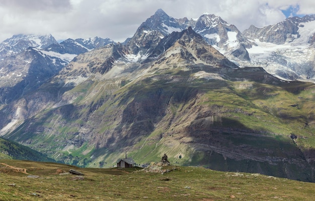 Gornergrat Suiza Matterhorn montaña visible en segundo plano.