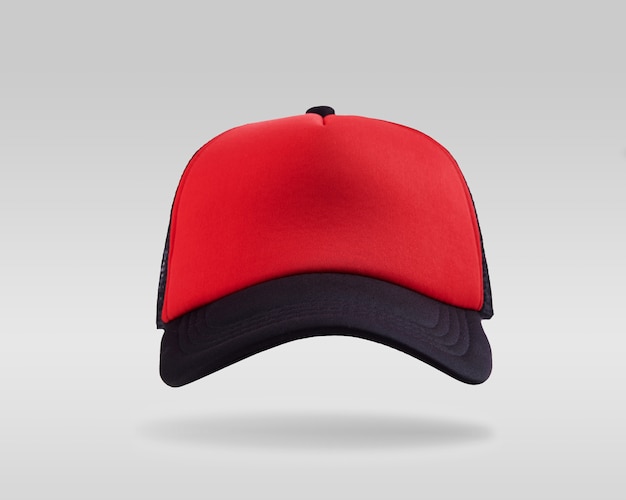 Gorra de béisbol roja y negra aislada sobre fondo blanco.