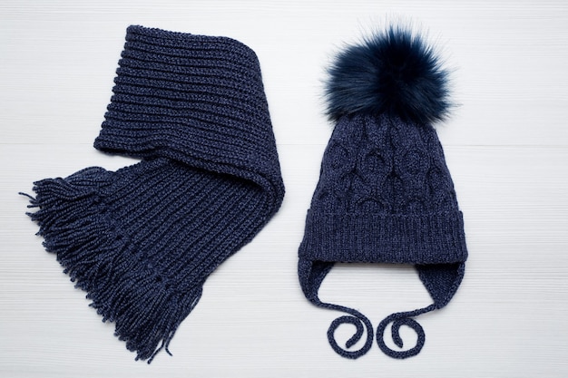 Gorro y bufanda de invierno para niños en azul