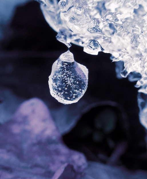 Gota congelada de hielo de agua Símbolo de momento desvanecido