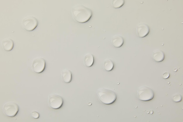 Gotas de agua abstractas sobre fondo gris burbujas macro cerrar