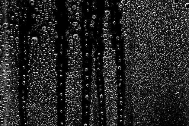 Gotas de agua de fondo sobre vidrio negro, tamaño de foto completo, diseño de capa superpuesta