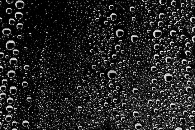 Gotas de agua de fondo sobre vidrio negro, tamaño de foto completo, diseño de capa superpuesta