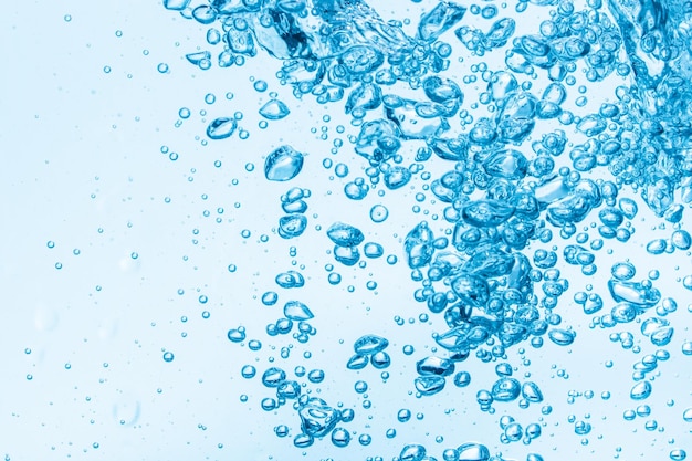 Gotas de agua en la pared de vidrio