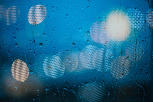 Foto gotas de agua pegadas en vidrio