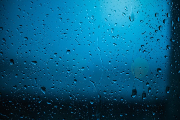 Foto gotas de agua pegadas en vidrio