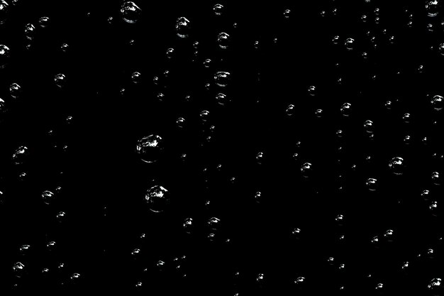 Gotas de agua sobre el cristal negro